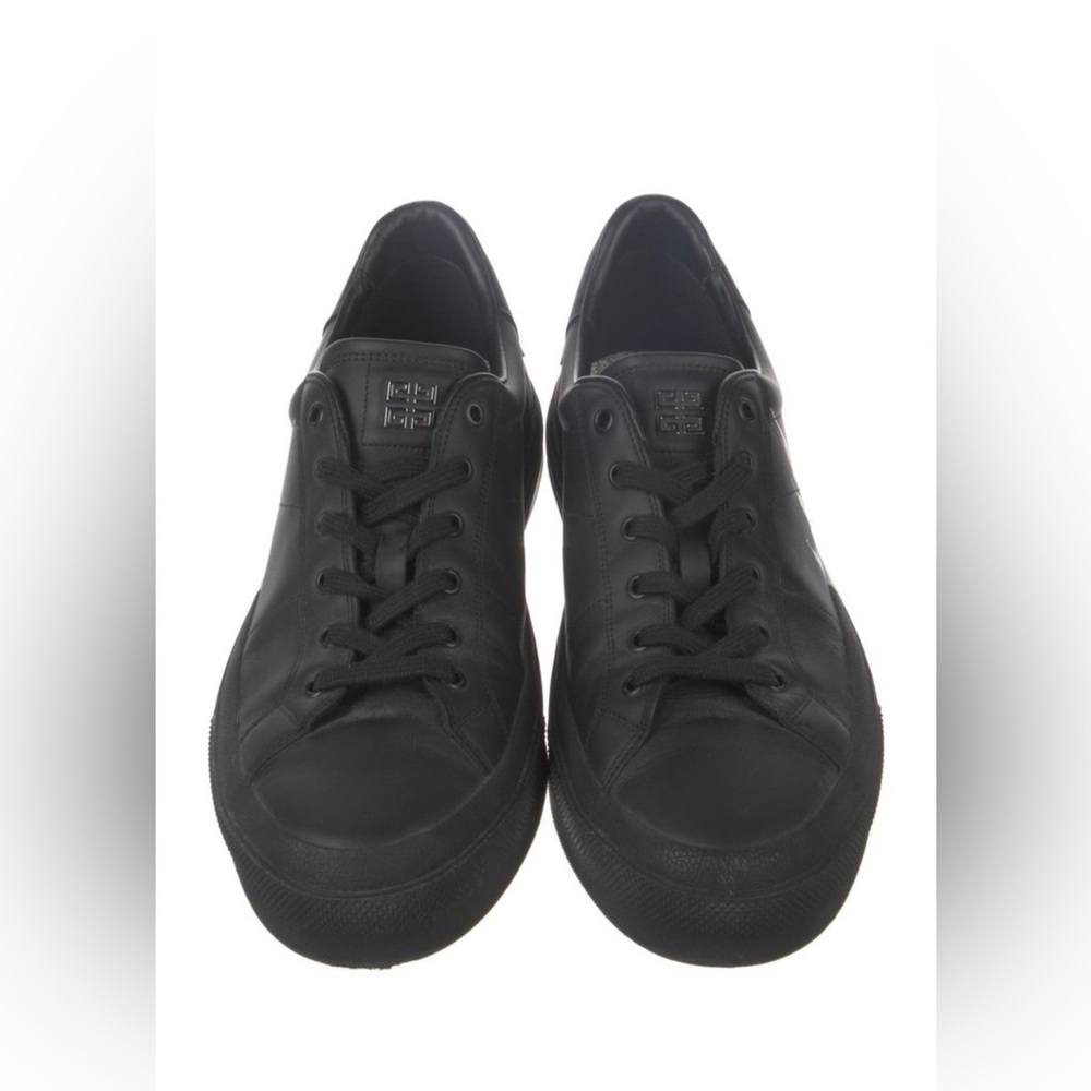 Givenchy x Disney
Leather Graphic Print Sneakers
